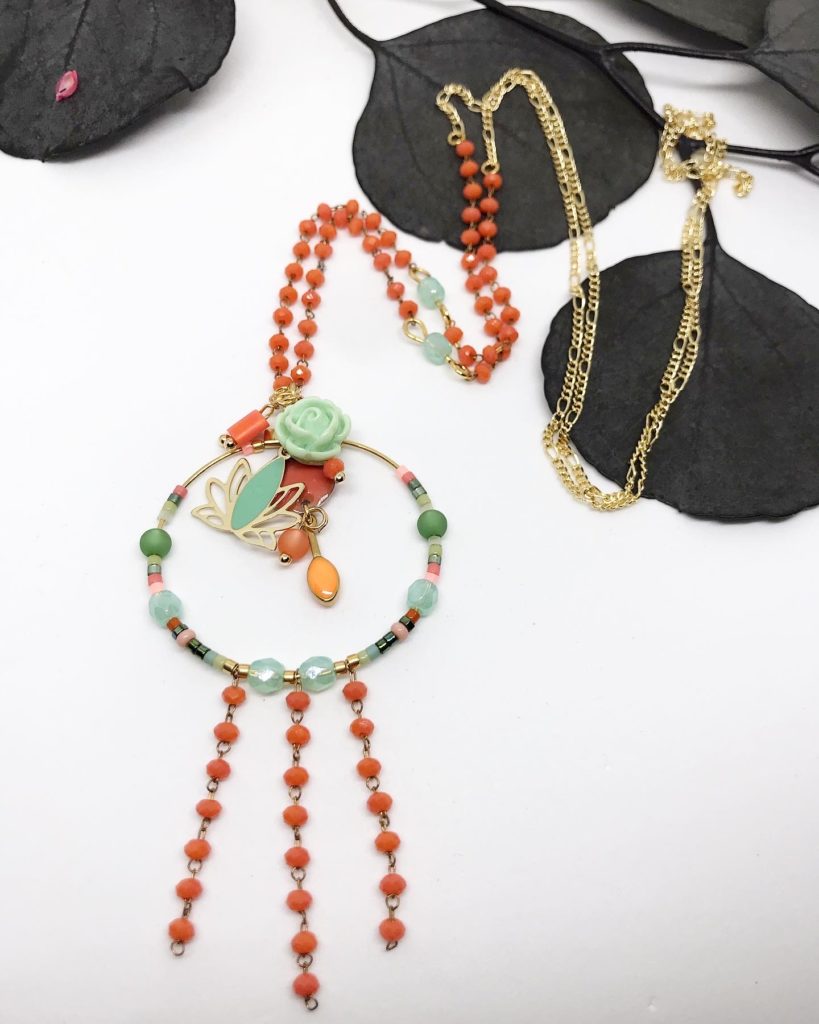 Broche Pendentif Vintage Jade Vert Sculpté Papillon Corail Perle Doré
