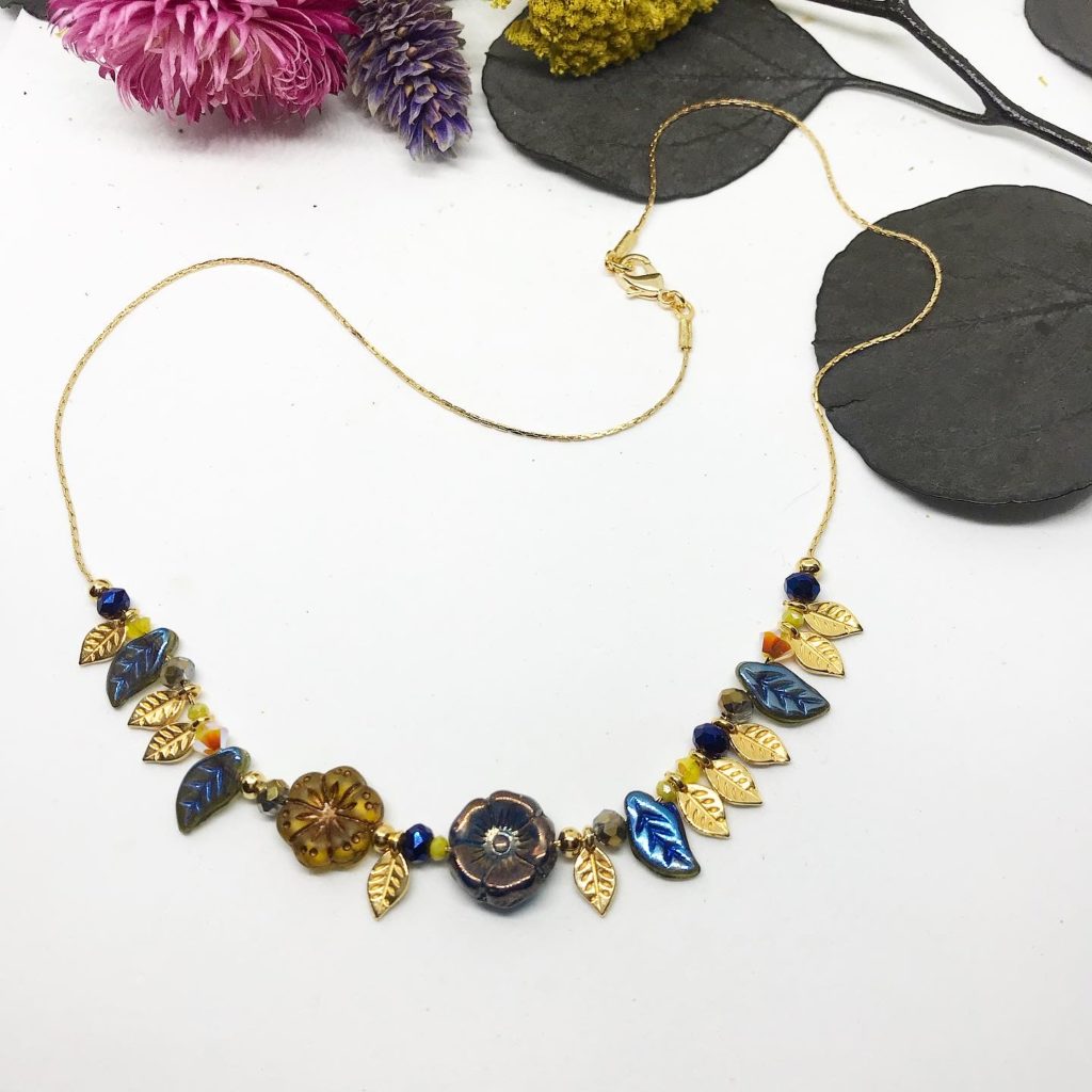 Collier Fleurs Translucide Pour Soirée / Mariage - Acrylique Avec Chaînettes Et Perles - Fermoir Mousqueton - Occasion Parfaite